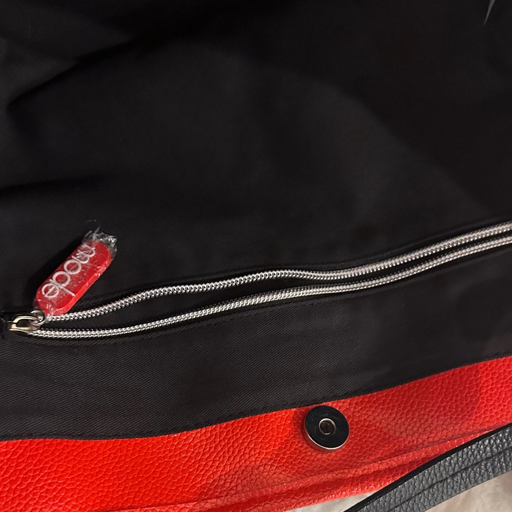 Disney Pixar Mode (Edna Mode) Black Tote with Red and White Accents - Picture 4 of 5